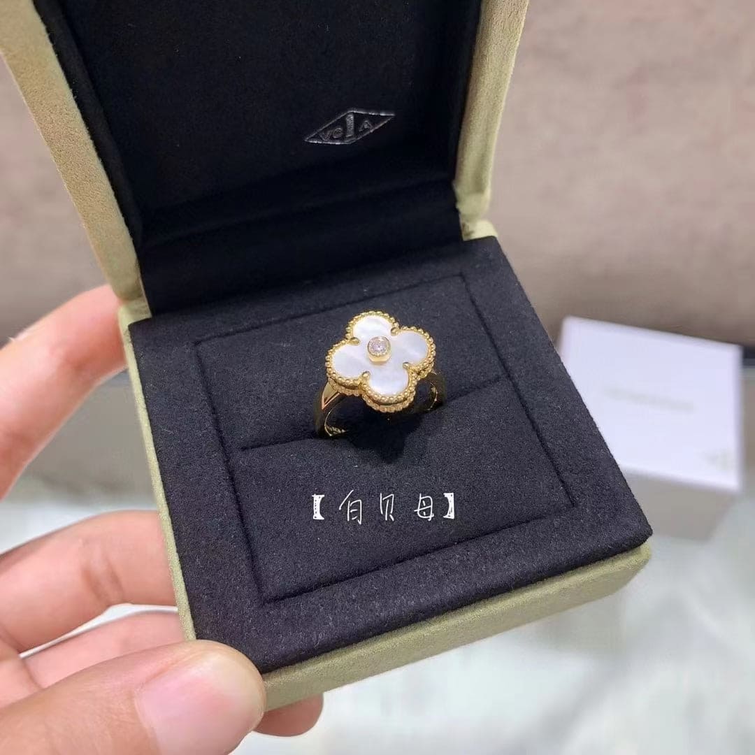 18K Vintage Alhambra Pearl Ring