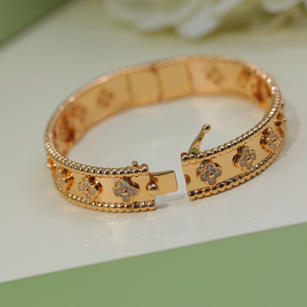 18K Perlée Clovers Bracelet