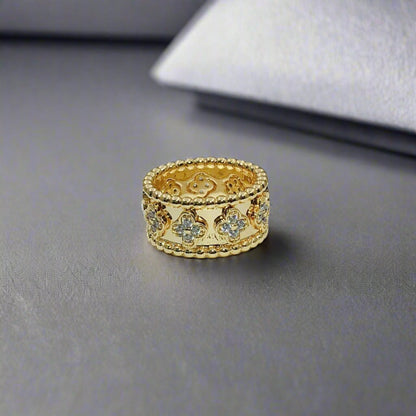 18K Perlée Clovers Ring