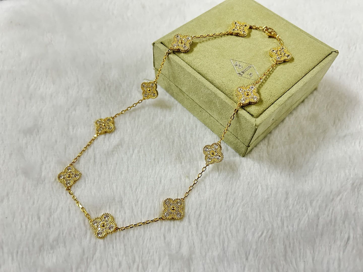 18K Vintage Alhambra Diamonds 10 Motifs Necklace