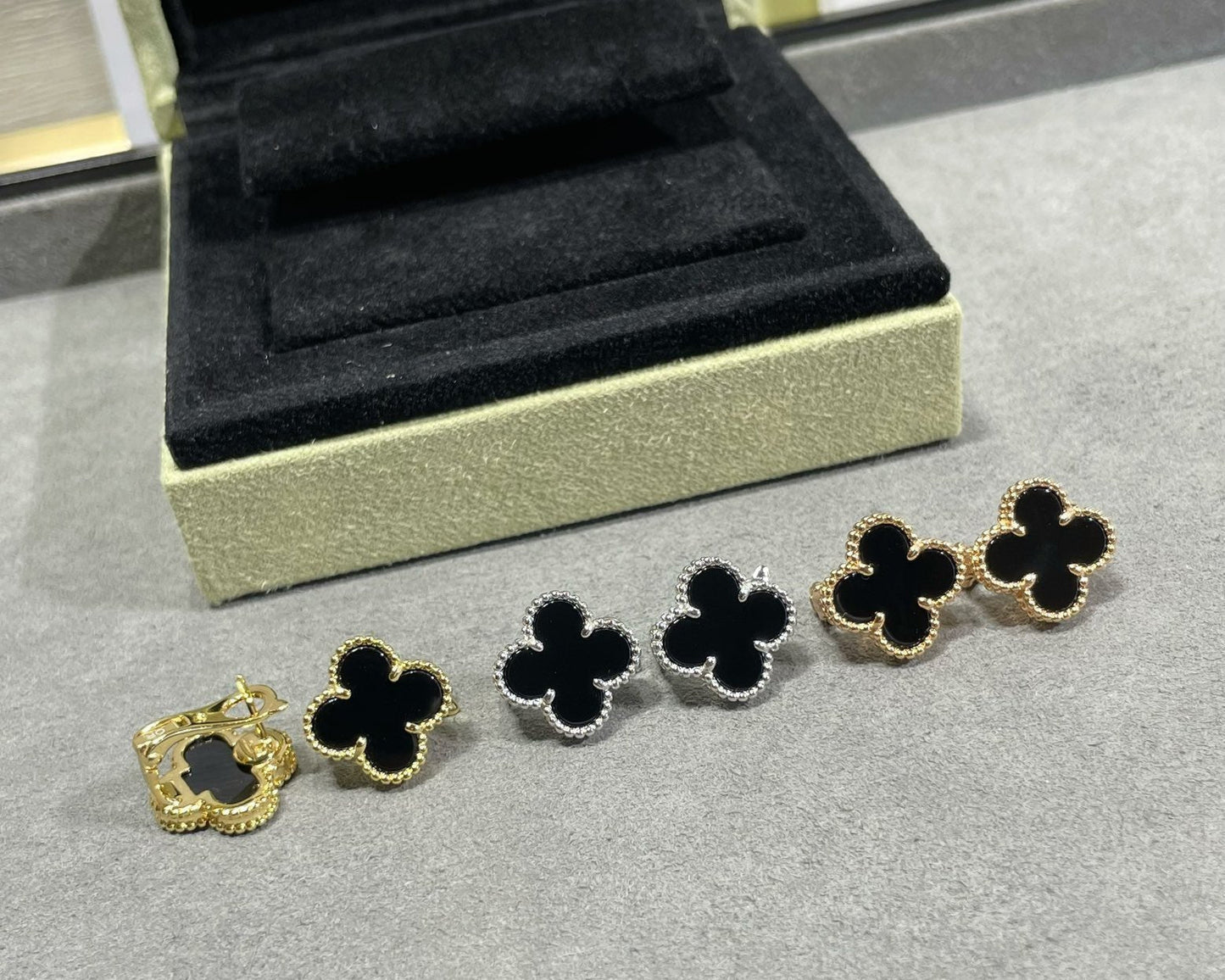 18K Vintage Alhambra Black Earrings