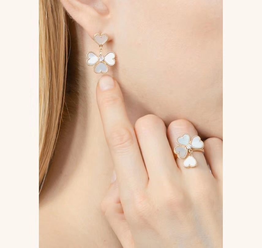 18K Sweet Alhambra Effeuillage Pearls Ring