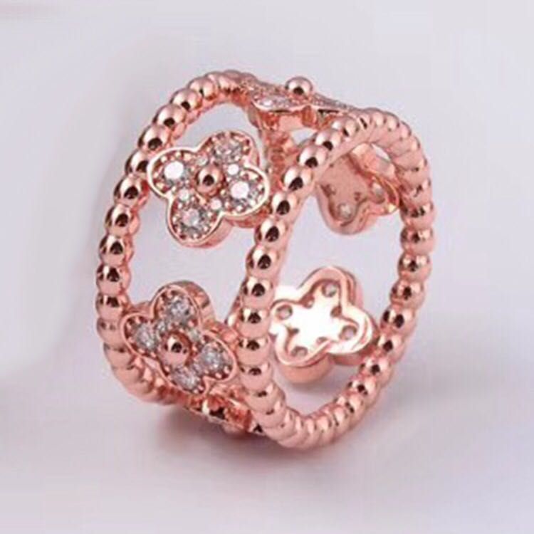 18K Perlée Clovers Ring