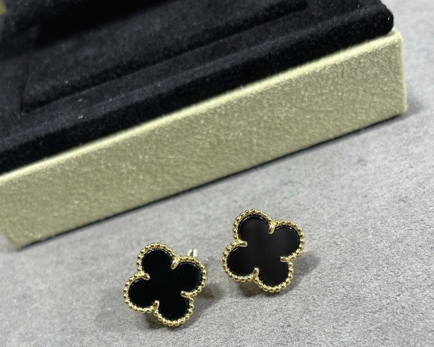 18K Vintage Alhambra Black Earrings