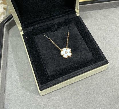 18K Lucky Spring Pendant Clover Necklace